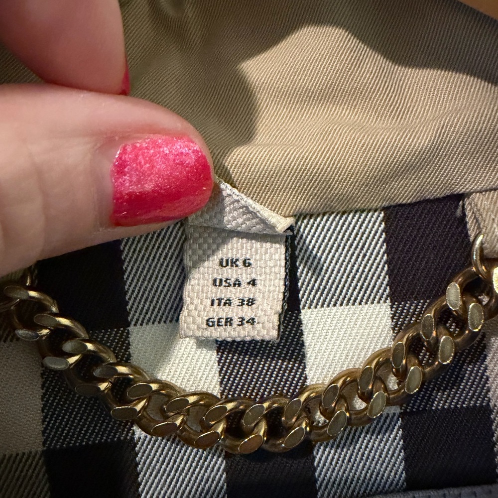Burberry Beige Double-Breasted Trench Coat with Black Buttons - Picture 3 of 5